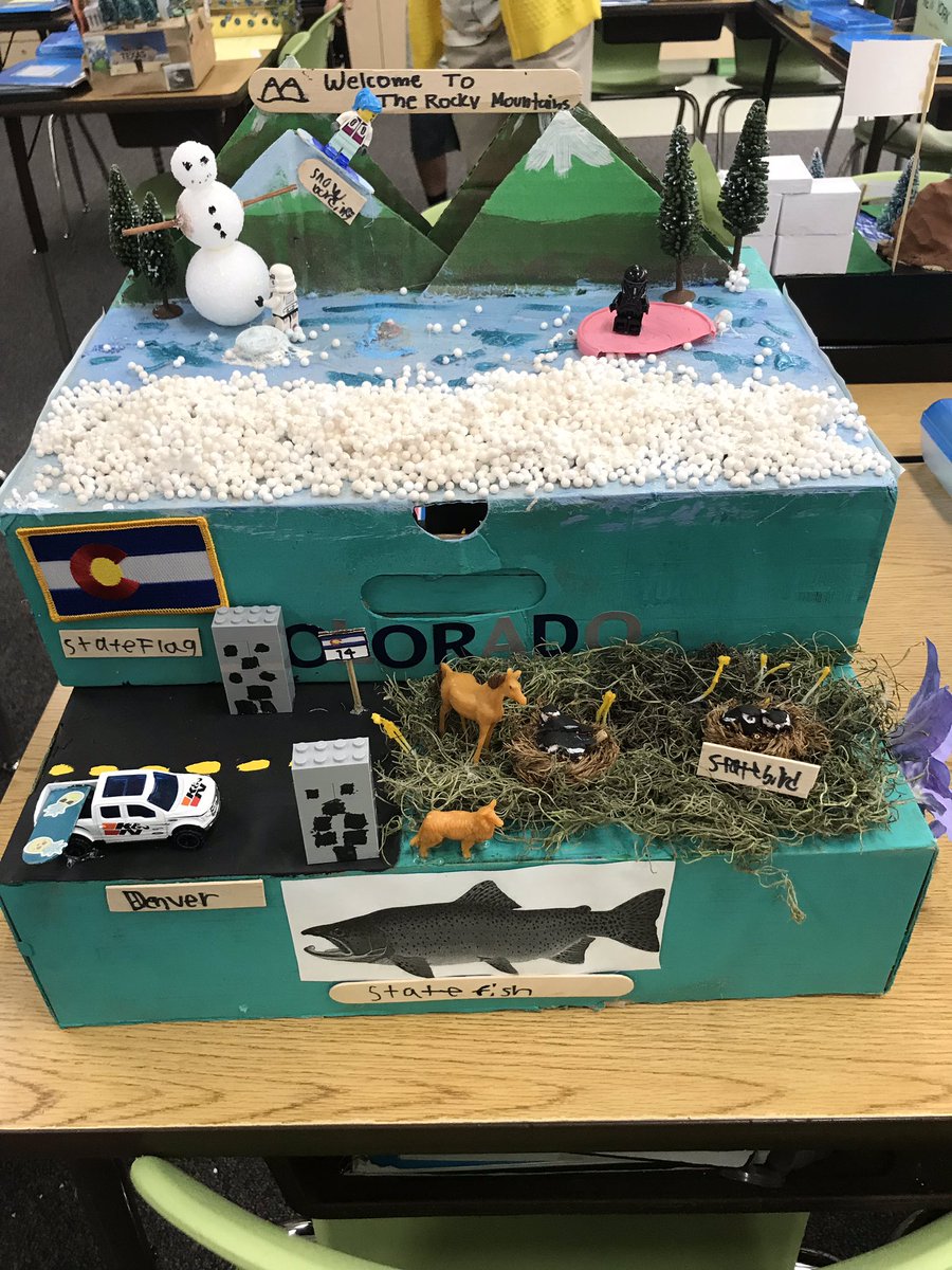 vramirez0710's tweet photo. So proud of our kiddo! She worked hard on her 5th grade state float...she even came up with a double decker! #delilahgrowingup #AVG8rNation #5thgradeStatefloat @avocadogators https://t.co/J9DFSKIcvy