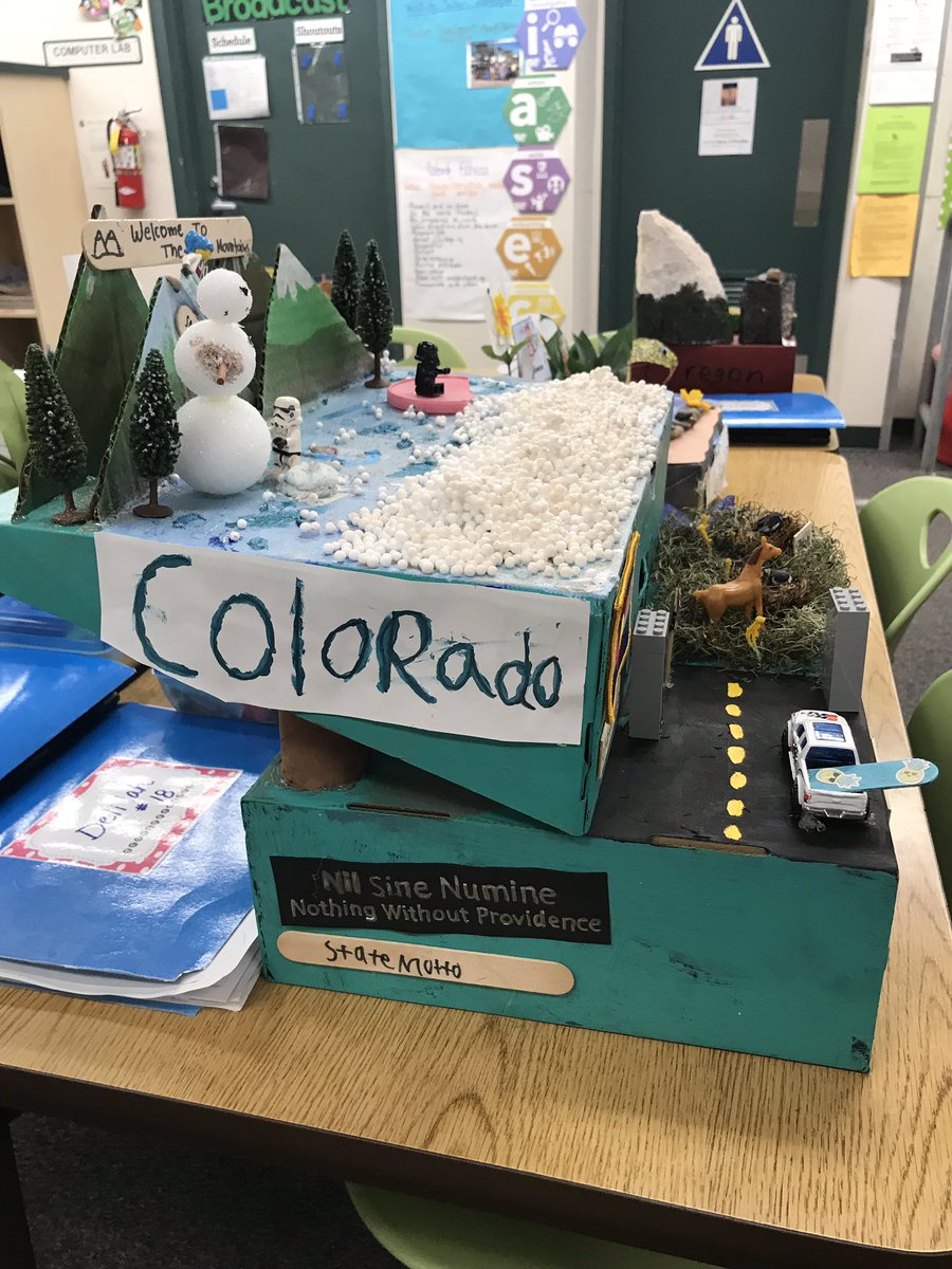 vramirez0710's tweet photo. So proud of our kiddo! She worked hard on her 5th grade state float...she even came up with a double decker! #delilahgrowingup #AVG8rNation #5thgradeStatefloat @avocadogators https://t.co/J9DFSKIcvy
