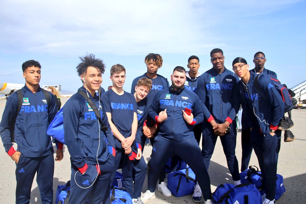 unss's tweet photo. Nos équipes de #FranceUNSS de #basket 🏀 sont arrivées en Crète pour disputer le Championnat du monde scolaire @ISFsports de #basketball ! #ISFWSC2019

Nous serons représentés par les filles de @Angers et les garçons dee @Chalon_officiel 👍
➡️ https://t.co/5AnJFiKQnR https://t.co/k12bHxYDnQ
