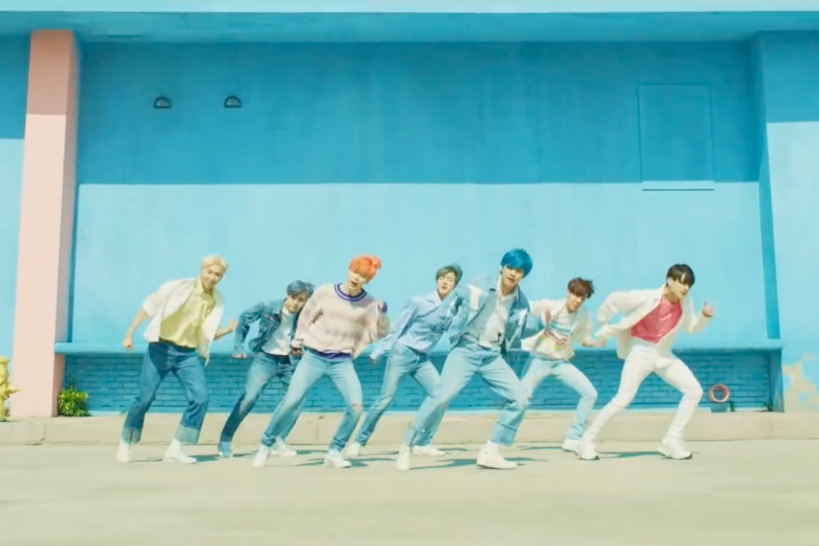 soompi's tweet photo. #BTS Smashes Record As “#BoyWithLuv” MV Hits 20 Million Views #PERSONAWelcomeParty https://t.co/7iiB7pYLqa https://t.co/WDlTATRQP8