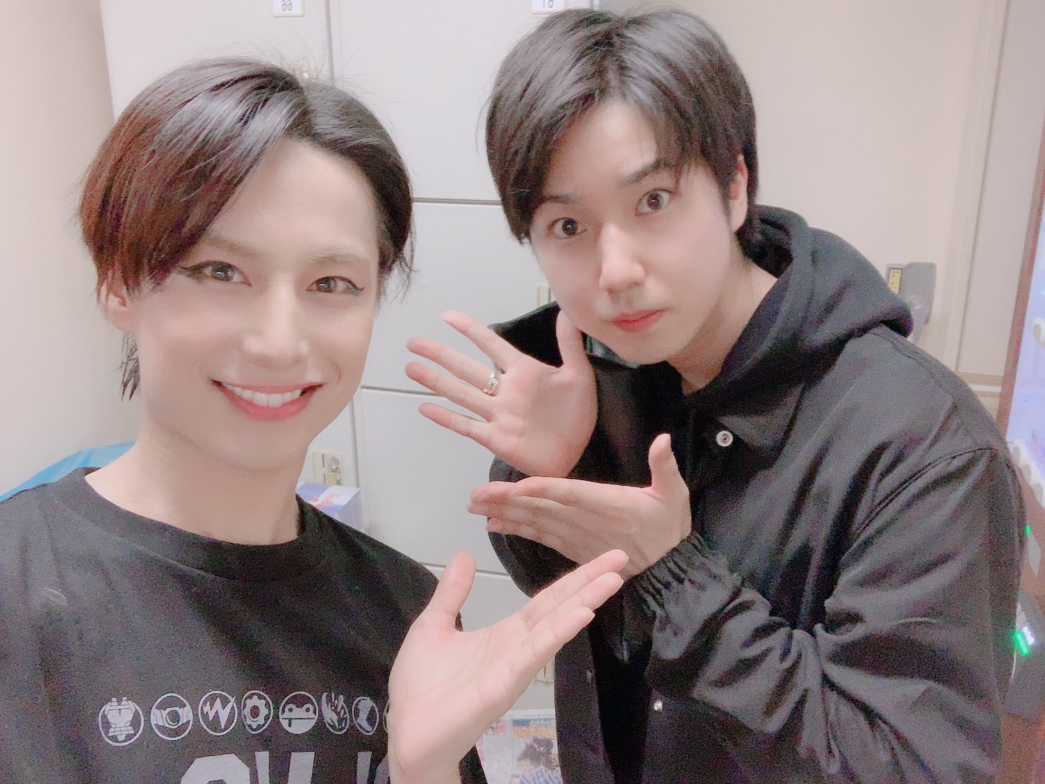 橋本真一 ヒロステ初日が無事終了 ご来場くださった方々ありがとうございました 皆さんのおかげで最高に楽しい初日になりました 明日からも全力でキラメキます そして ゲネに 青山の声優をしている桑野晃輔が来てくれました 橋本真一 ヒロステ初日が無事終了 ご来場くださった方々ありがとうございました 皆さんのおかげで最高に楽しい初日になりました 明日からも全力でキラメキます そして ゲネに 青山の声優をしている桑野晃輔が来てくれました