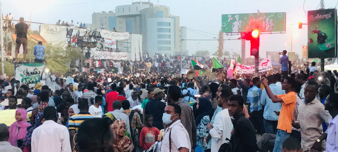 ‘Democratic aspirations of the Sudanese people’ must be met urges Guterres, following military removal of al-Bashir from power - Read more: bit.ly/2GdjiNB
