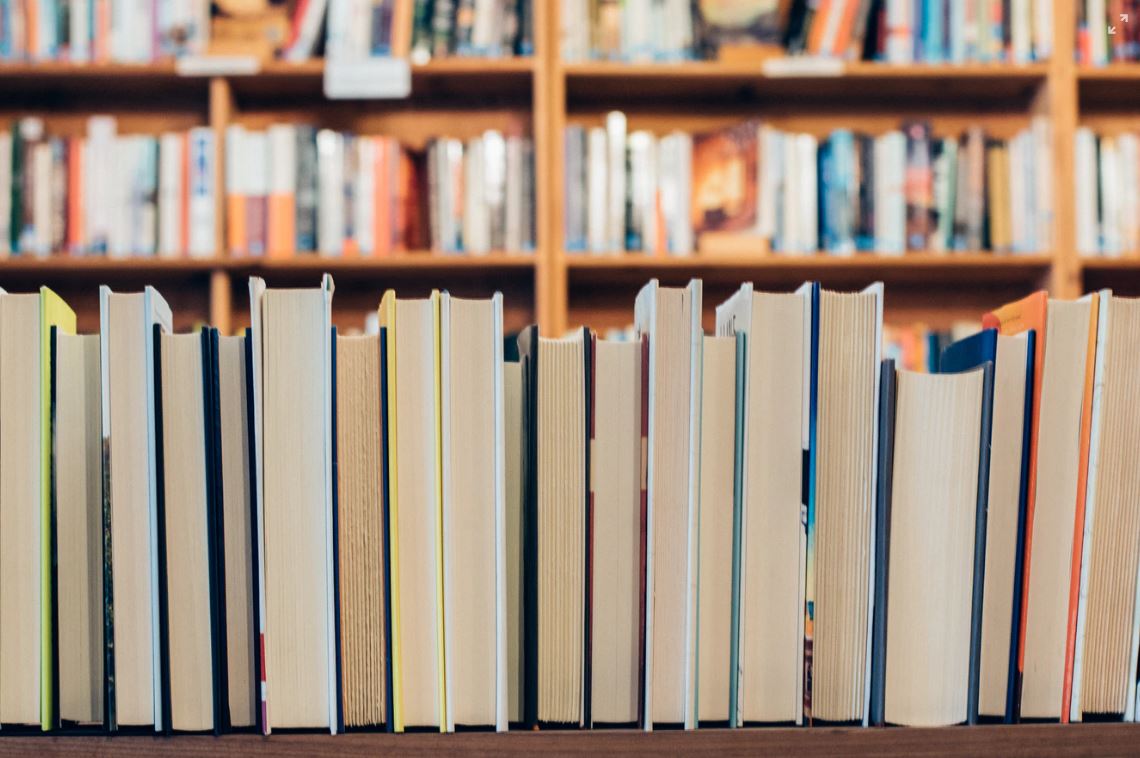 Literacy_Trust's tweet image. Did you know that 1 in 3 children say they don&apos;t use their school library - but those that do have better literacy engagement and mental wellbeing? literacytrust.org.uk/research-servi…