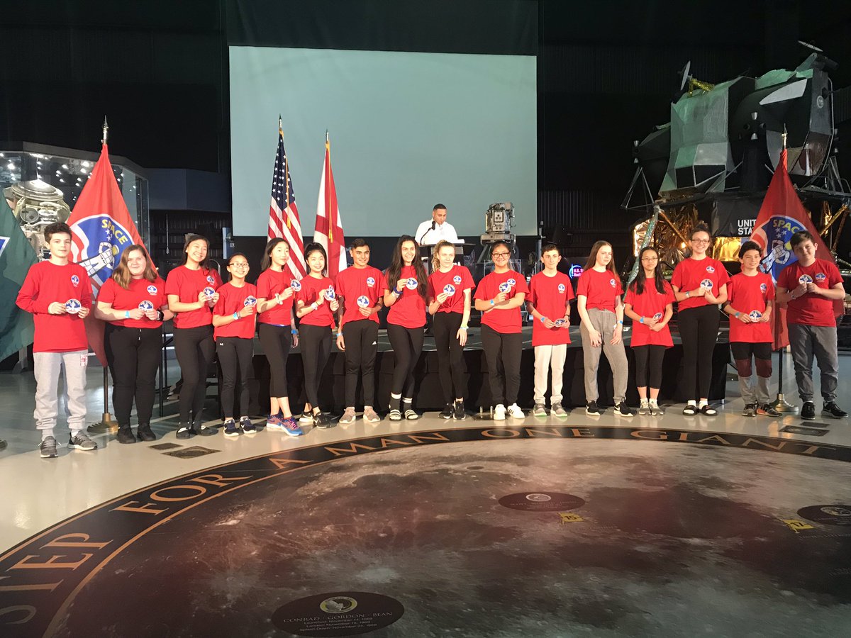 Amazing! <a href="/HTSRichmondHill/">HTS Richmond Hill</a> space crew won best Space Academy Team for their grouping this week! So proud of these kids! 🏆🥇