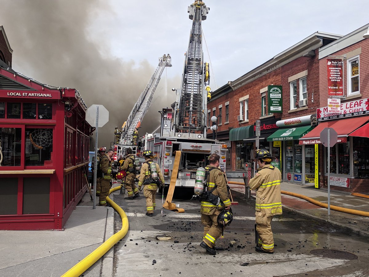 OFSFirePhoto's tweet photo. The fire on William Street is now a 4th Alarm. There are 5 Ladders and Towers in operation and multiple hand lines. This continues to be a defensive operation. #OttCity #ottcity #ottfire https://t.co/jk4dQDxCOB