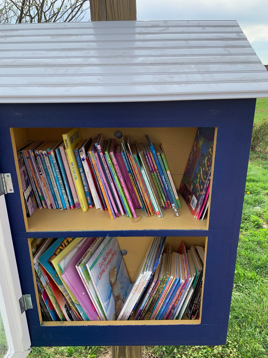 HeritageBears's tweet photo. Mrs. Lann has the Lending Library back in action for the spring and summer! The @HeritageInt Lending Library is located in the Heritage Habitat. All students are welcome to use the Lending Library on the weekends and throughout the summer. #leaveyourmark @WSDinfo https://t.co/RUaxjTOQnD
