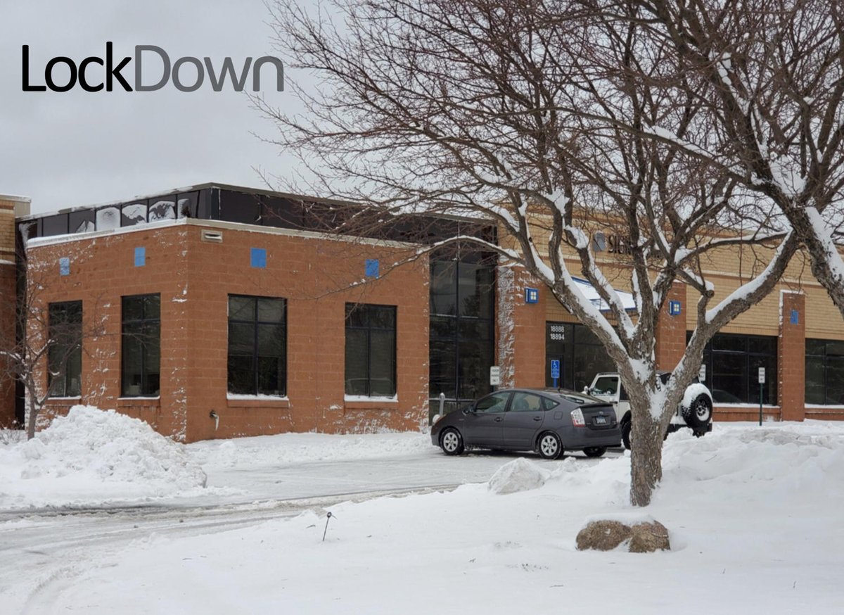 IncLockdown's tweet photo. Here’s a picture from yesterday of our home office after a rare April snow storm swept through Chanhassen, MN #LSI #acseparation #acjoint https://t.co/kbCSmKmSdx