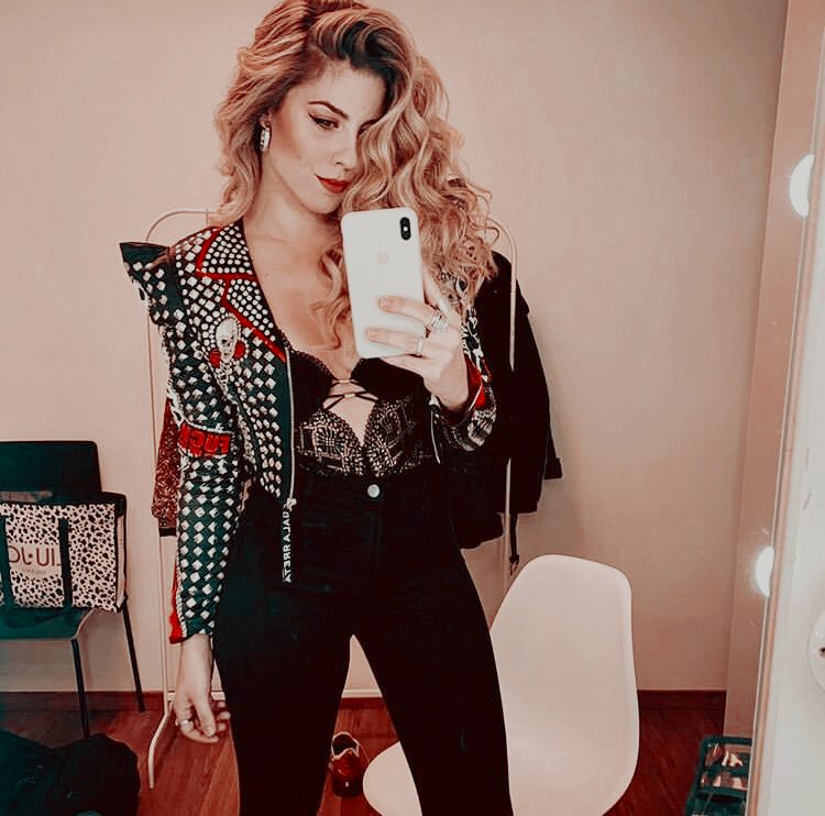 thvnderstorm's tweet image. ⠀⠀   ⠀⠀   ❛𝐏𝒂́𝒓𝒂𝒎𝒆 𝒆𝒍 𝕖𝕤𝕡𝕒𝕔𝕚𝕠-𝕥𝕚𝕖𝕞𝕡𝕠, 𝒃𝒆́𝒔𝒂𝒎𝒆 𝕝𝕖𝕟𝕥𝕠, 𝒔𝒂́𝒄𝒂𝒎𝒆 𝒅𝒆 𝒆𝒔𝒕𝒂 𝕡𝕣𝕚𝕤𝕚𝕠́𝕟.