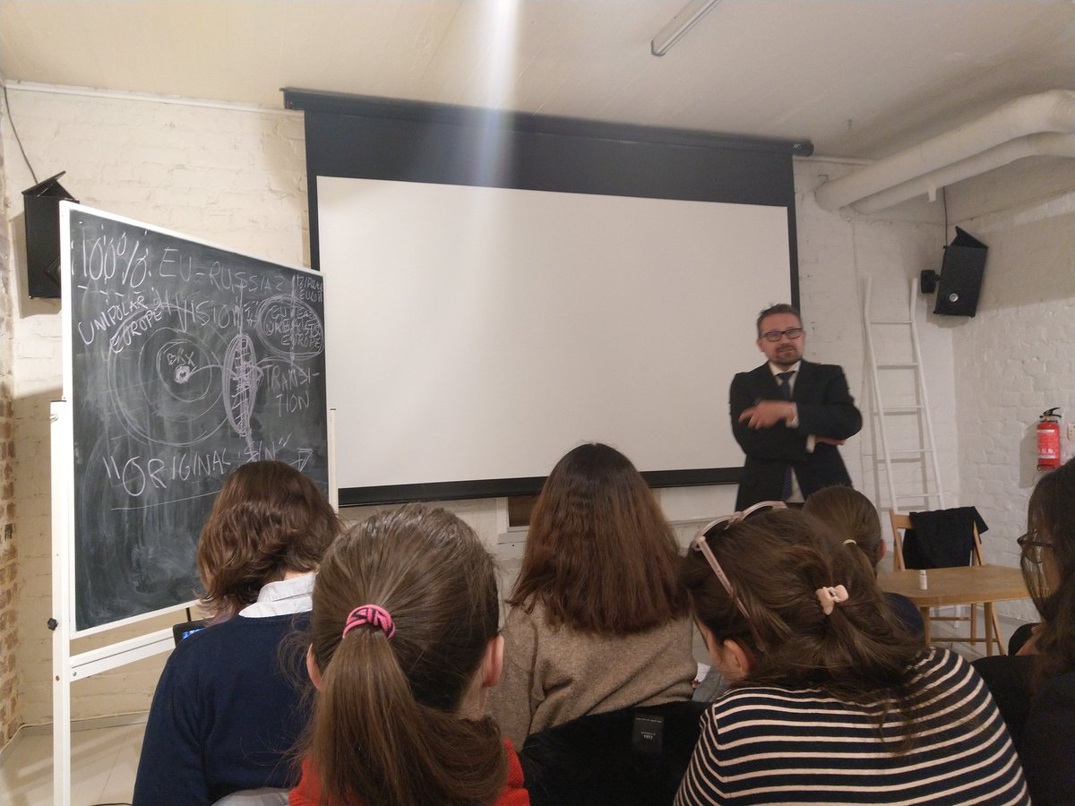 AnnaGumbau's tweet photo. What a great end to the academic activities of the #TeamBaltics study trip of @coenatolin in Helsinki as we got the chance to talk to Hiski Haukkala, whose work and insights I've been reading for a long time, and discuss EU-Russia relations! #NatolinOnTour https://t.co/flrSW4h0Es