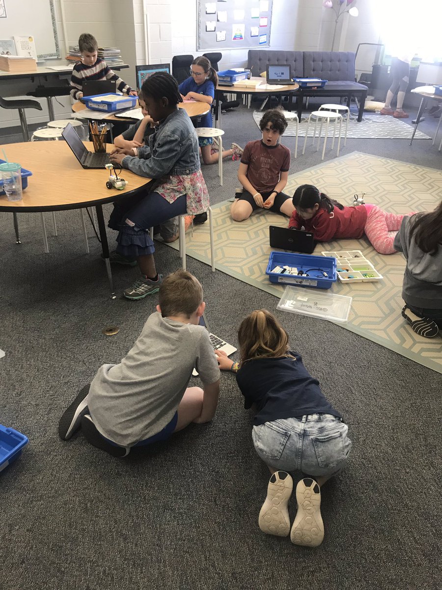 VHEWsheheane's tweet photo. Lego WEDO 2.0 is a huge success. These engineers are using the engineering design process to build and code. https://t.co/EEFf8BYS9e