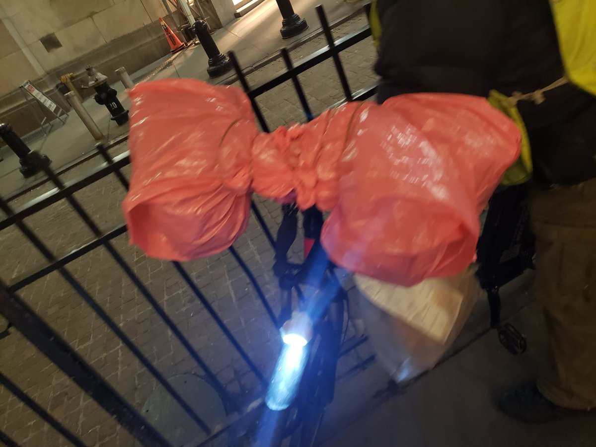 bikeiowa's tweet photo. Guess it's a thing in New York City for bike messengers... even lighter @PogieLites !! #NYC #engineeringmarvel https://t.co/I9tQMInzBu