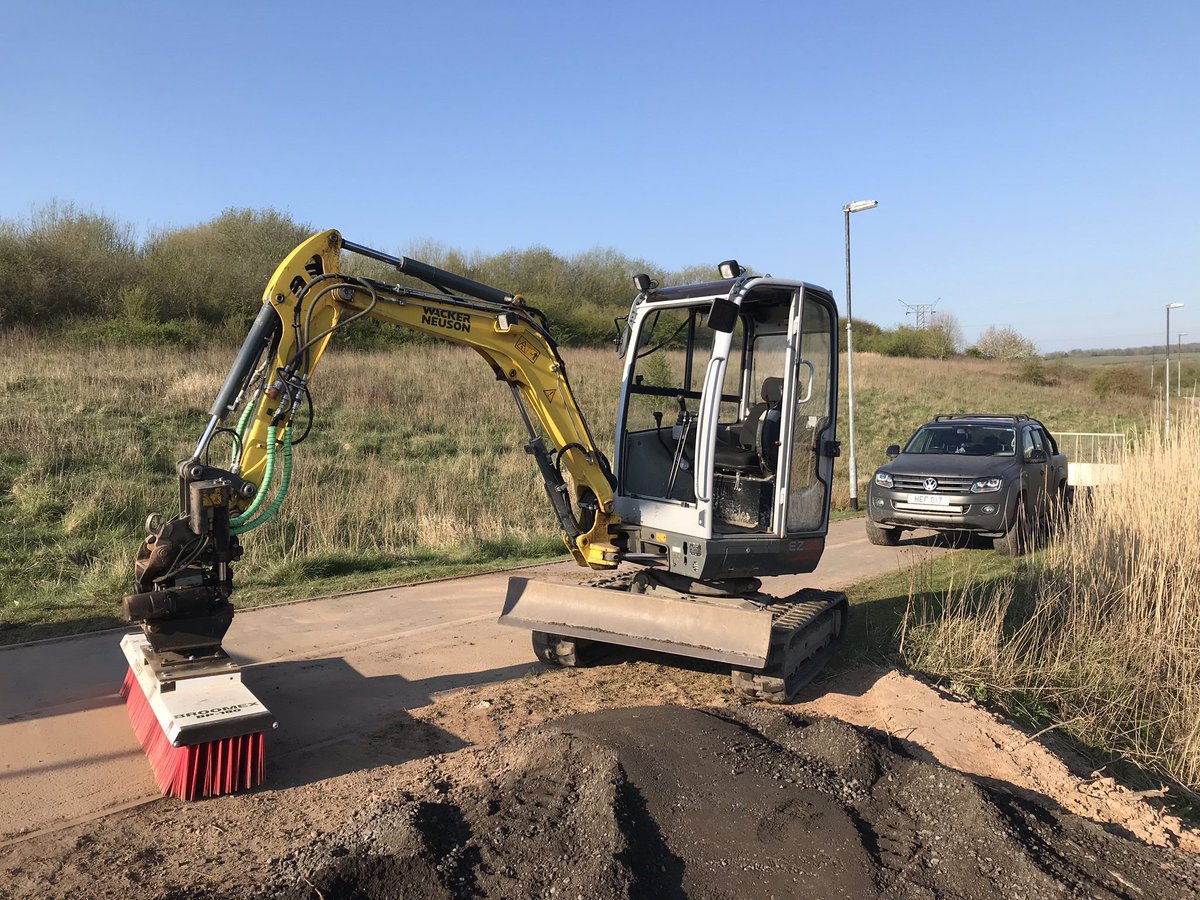 ContrakLtd's tweet photo. There are harder ways to sweep 🧹 up on a Friday 👍🏻 https://t.co/rVzDFn1x3g