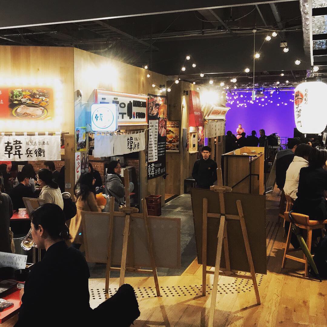 realta67's tweet photo. 3月にオープンした #アソビル に遊びに来た!
手作り体験の #monotory や #脱出ゲーム 、屋上の #マルチスポーツコート など、遊べる場所がたくさん!
#えんとつ町のプペルvr は絵本の世界の中に入ったみたいで楽しかった!
1Fの #poststreet は #せんべろ もいっぱいあってこれから何回も通いそう! https://t.co/Ajhztxctf6