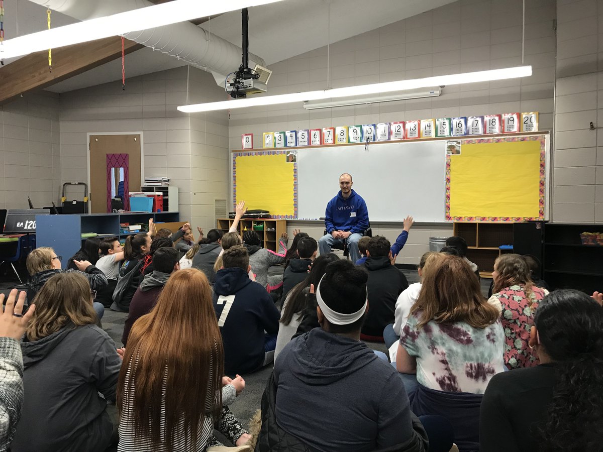 MrsChauvinSW's tweet photo. "I never did it alone. I always had someone supporting me." 

Thank you to @EastAntiochSMSD Alumni Daran Wankum for coming by to speak abt setting and reaching GOALS! 

#smsdrightnow #pantherpride512 #characterconversations #charactercounts #characteredu https://t.co/LX2XQtdhIr