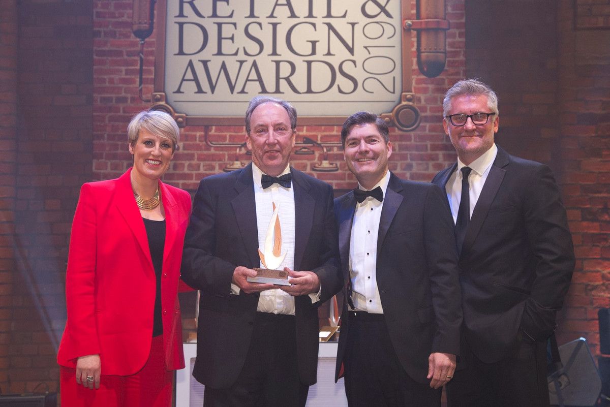 ProjectIntDes's tweet photo. Alan Dodds Wins Special Achievement Award https://t.co/Lv9mhRU37T @RocaUK #awards #bathroom #bathroom #projectinteriorsdesign #lifetimeachievement https://t.co/XhPnkdlYfh