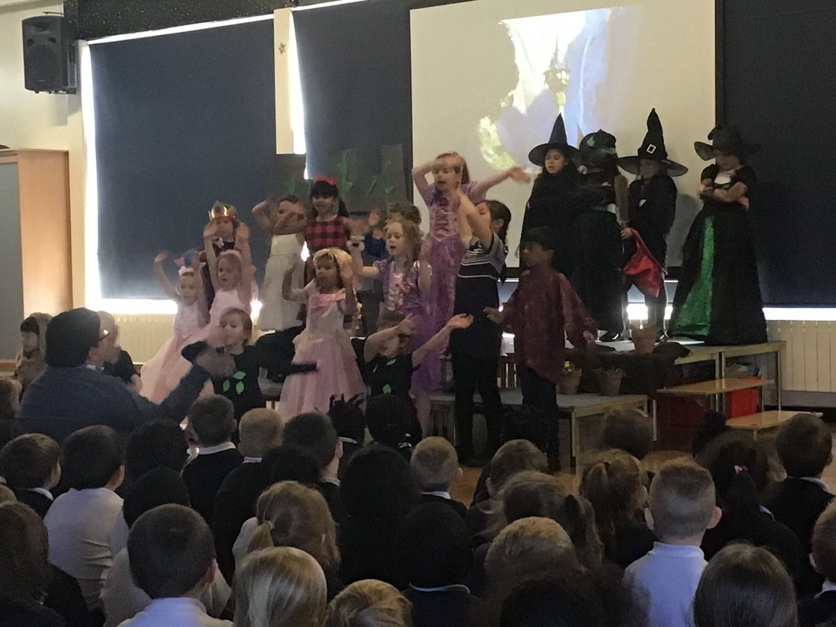 RecBellfieldi's tweet photo. Here are some pictures from drama club's performance of Rapunzel. We're already excited to see what performance they will put on next year!
@Y1Bellfieldi @Y2Bellfieldi @BellfieldInfant 
#infants #drama #acting #Rapunzel https://t.co/CGQMiynE8V