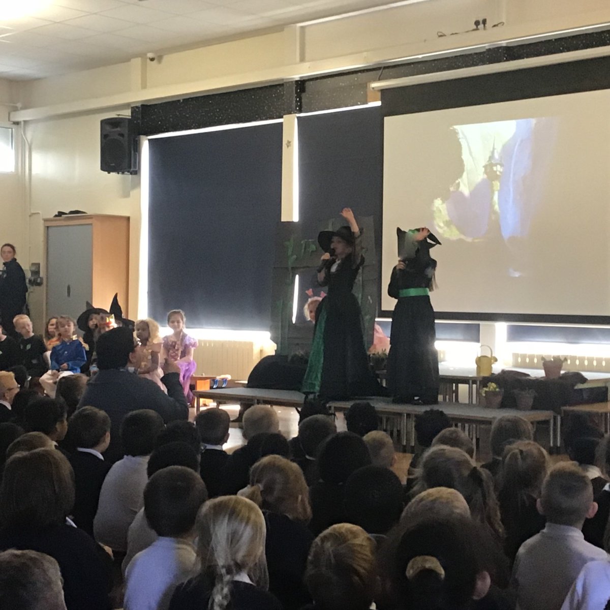 RecBellfieldi's tweet photo. Here are some pictures from drama club's performance of Rapunzel. We're already excited to see what performance they will put on next year!
@Y1Bellfieldi @Y2Bellfieldi @BellfieldInfant 
#infants #drama #acting #Rapunzel https://t.co/CGQMiynE8V