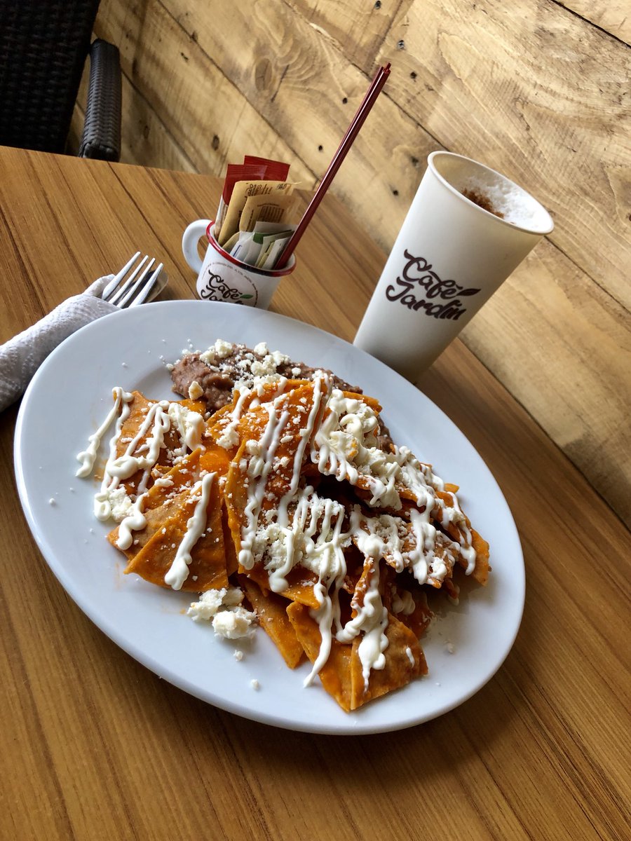 cafejardinslp's tweet photo. No es por nada pero nuestros #Chilaquiles no le piden nada a los de nuestros vecin@s 🙈

#SeTeniaQueDecirYseDijo 🐥 

#BuenosDias #SLP te esperamos en Carranza 2155-A Col Jardin 🍃 

#Desayunos #FinDeSemana #OrgullosamentePotosinos https://t.co/J948CQX2o1