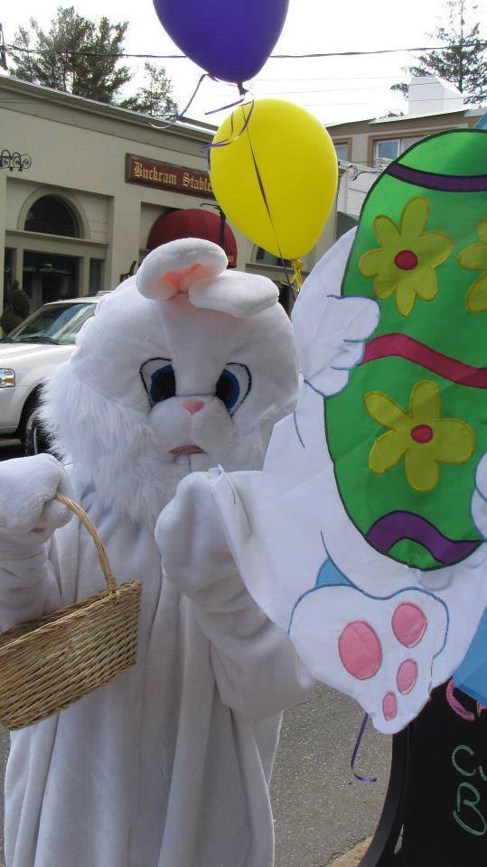 Join The Fun!
The Easter Bunny Hops Here Every Saturday at 1pm
Snap a Photo and Shop! srtl.co/IRun