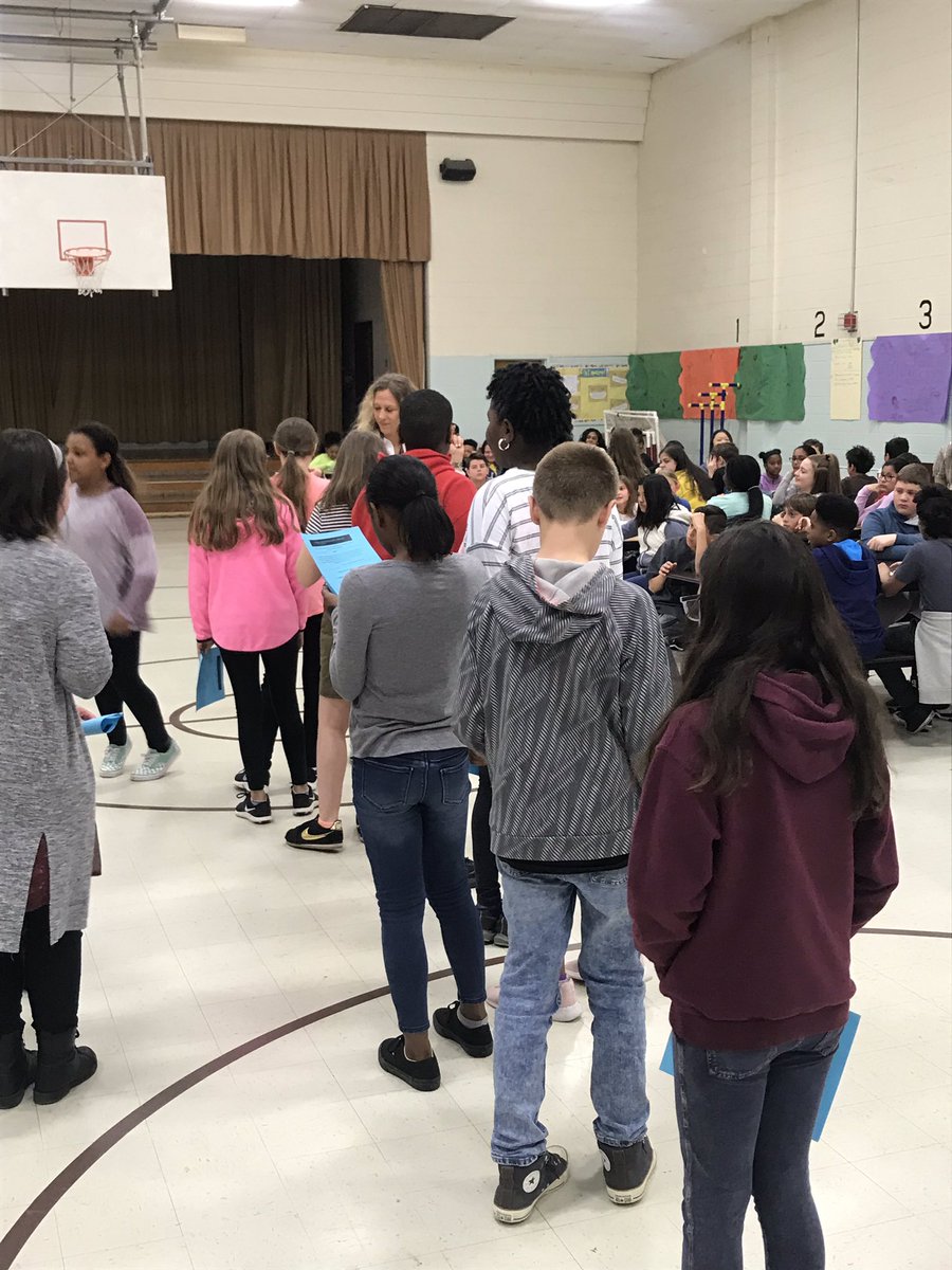MichelleS115's tweet photo. Shakespeare Collaboration with Carusi and 5th grade classes at Kilmer.  Reading lines with Tone, Stress and Volume. @ChpsTweets @CarusiPrincipal @JoyceKilmerES https://t.co/BktUYRFrxh