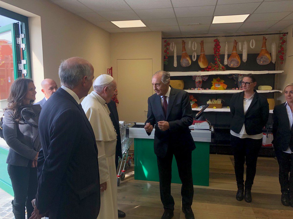 Evange_en's tweet photo. #PopeFrancis #MercyFriday https://t.co/UEEWgJcLqn
