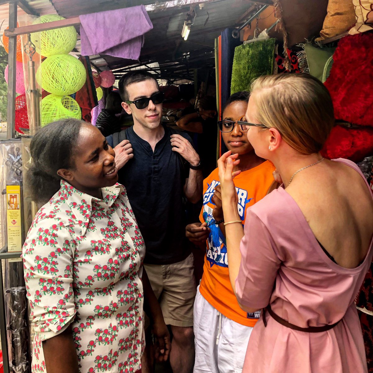 SilviaBoschett1's tweet photo. Esther runs Eureka Store, an interior design and producer of home furnishing. She has great ambitions and plans for the future of Eureka. Our @citi volunteers in partnership w/ @balloonventures will help her to further develop her business #CitiVolunteers #VolunteerAfrica https://t.co/eS9xvuzq4f