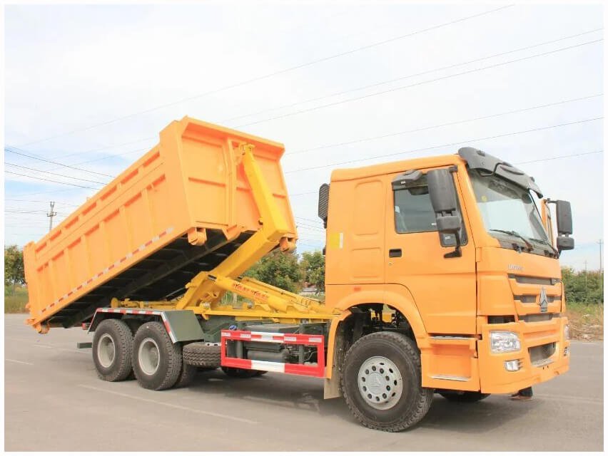 sinotrucksng's tweet photo. Hook Arm Garbage Truck

Driving Type: 4x2 / 6x4

Horse Power: 290HP / 336HP / 371HP

Transmission: HW19710, 10F &amp; 2R

Cargo Body Volume: 10CBM / 14CBM / 16CBM / 20CBM

#howo #truck #garbage #friday https://t.co/sQd12v9JpP