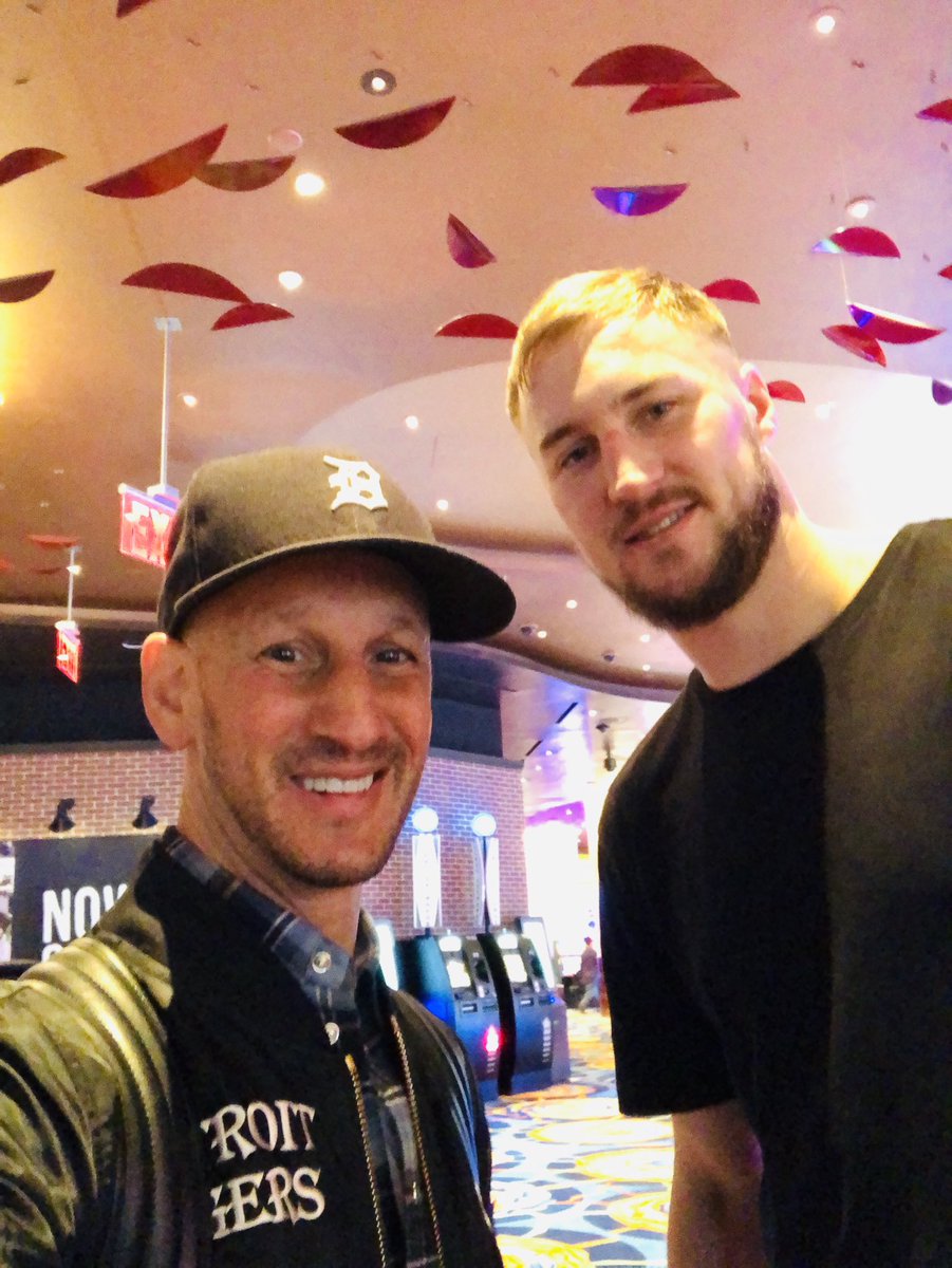 ScottyMBuck's tweet photo. I was walking through the casino and saw @SalitaProm new heavyweight prospect (20-0- 13KOs) @OttoWallin . Weigh in day for @Claressashields @LadyHammer1

Follow Team Buck Boxing Talk on FB.

#Detroit #DetroitBoxing #Boxing #ShieldsHammer #TeamBuckBoxingTalk https://t.co/N0oyqBlng1
