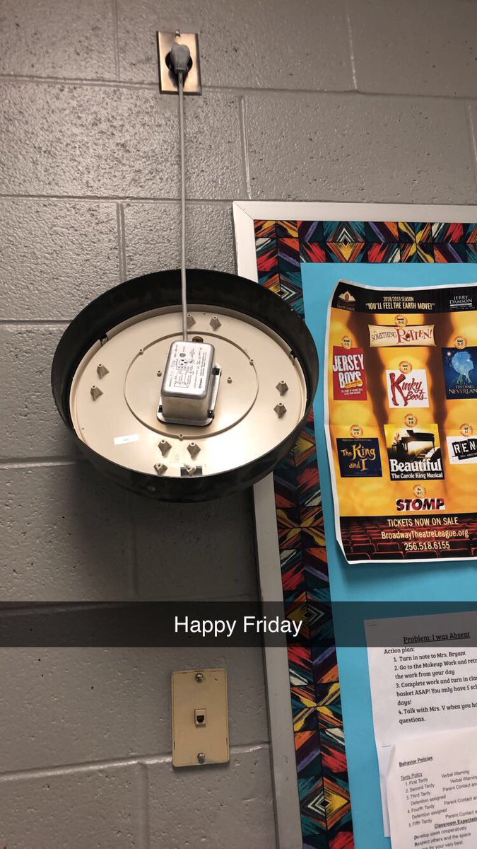 kassi_mccormick's tweet photo. It was such a tough week, even the clock gave up https://t.co/pwiduWdRIc