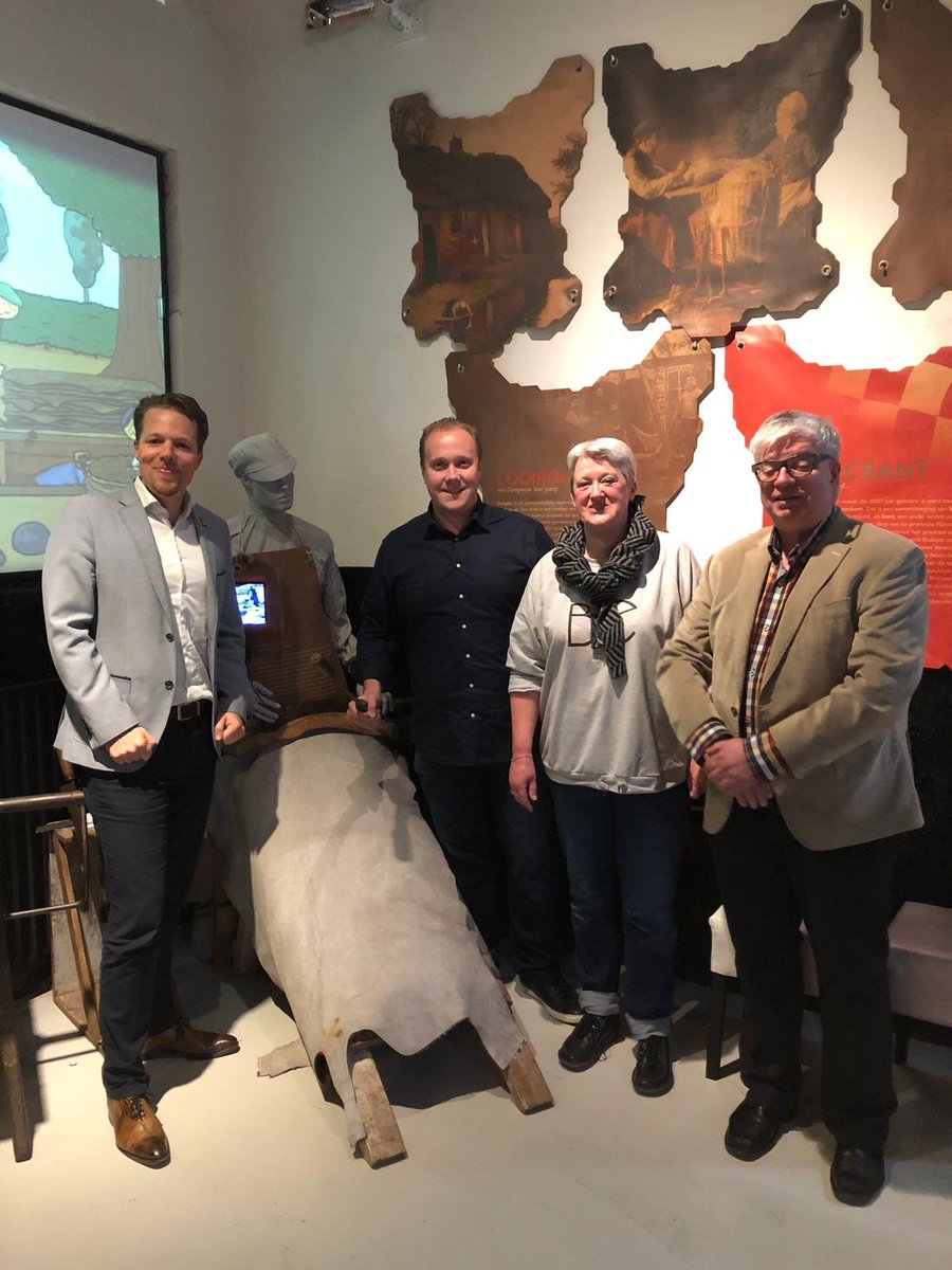 Lodewijkkuiper's tweet photo. Museum @DeLooierij in Dongen ontvangt @ThierryAartsen in kader #MuseumweekNL. De vrijwilligers die dit museum runnen vertellen bezoekers en alle schoolklassen over het ambacht leerlooien, onderdeel van ons aller erfgoed #OnsEchteGoud @Museumverenigin https://t.co/UO1RY54Gja