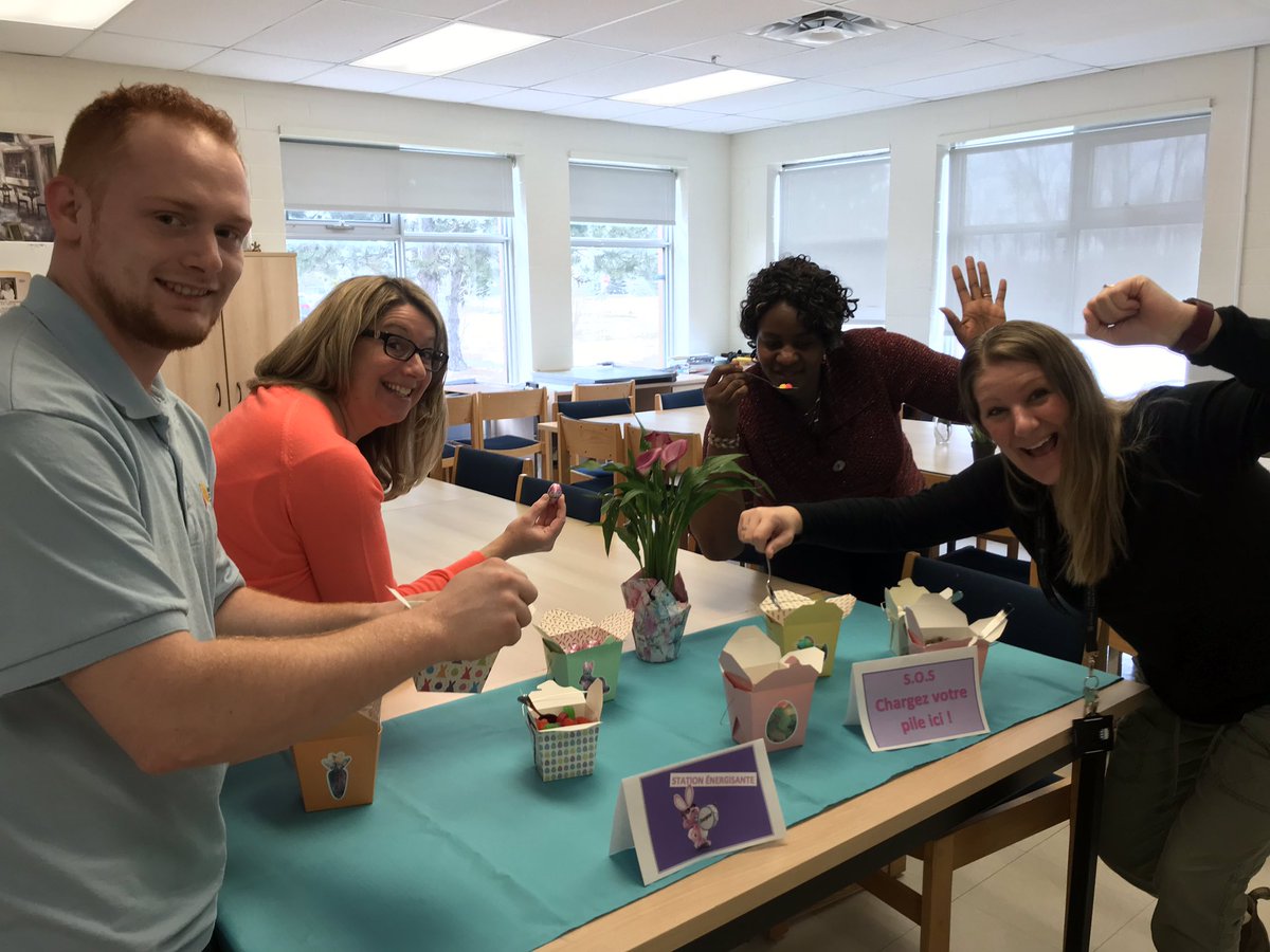 Quand le personnel a besoin de se recharger! <a href="/ecole_pet/">École P-E-Trudeau</a> <a href="/ecolecatholique/">CECCE</a> <a href="/BethHouf/">Beth Houf, Ed. D</a> #LeadLikeAPirate