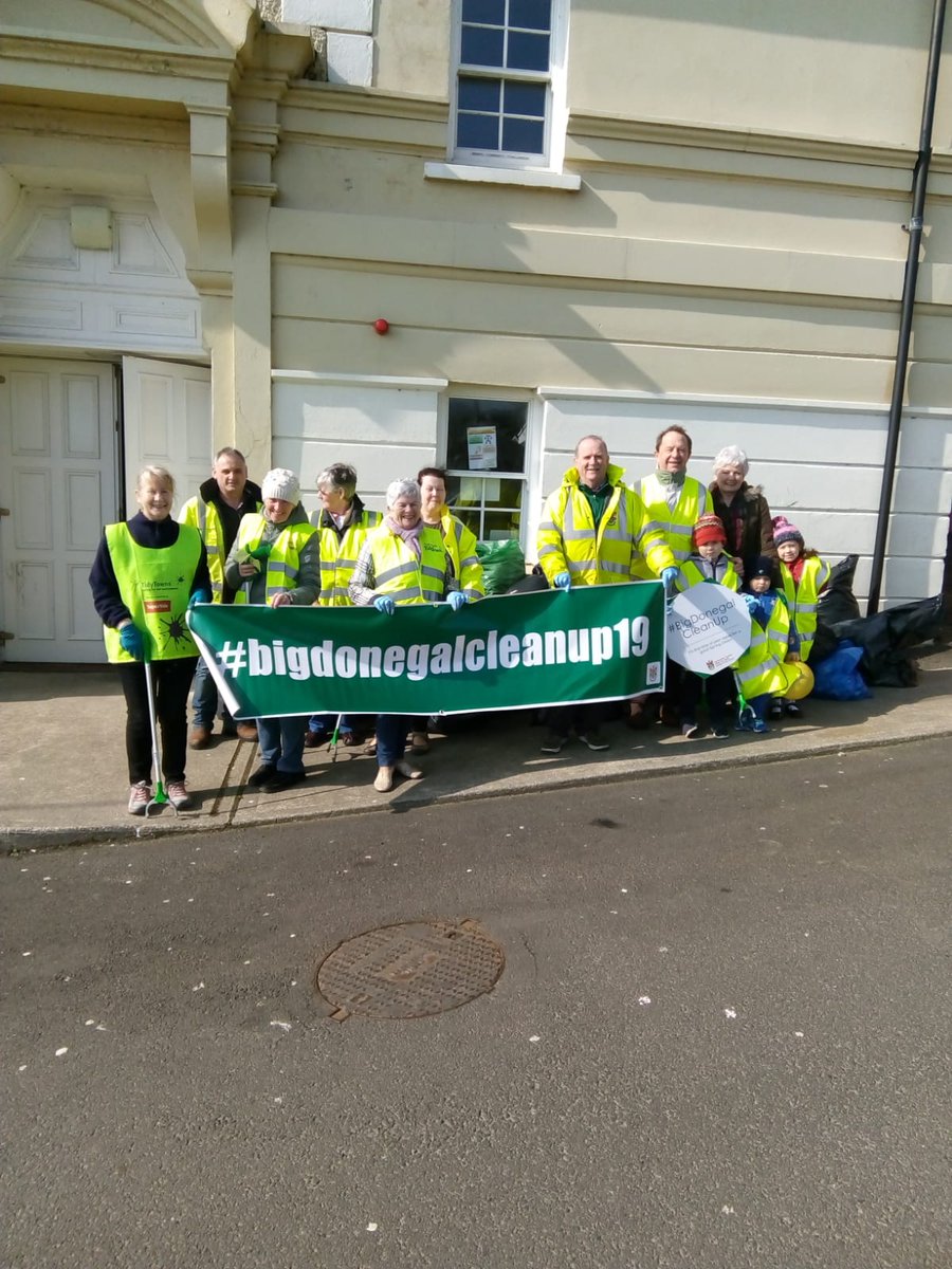 donegalcouncil's tweet photo. We have so many amazing communities &amp; volunteers in #Donegal taking part in the #BigDonegalCleanUp this year. 👏👏 Check out where clean ups are happening in the County this weekend. Many hands make light work. https://t.co/Cr9BN2wugy @NationalSpringC @CleanCoasts #YourCouncilDay https://t.co/ch1Rx77rtY