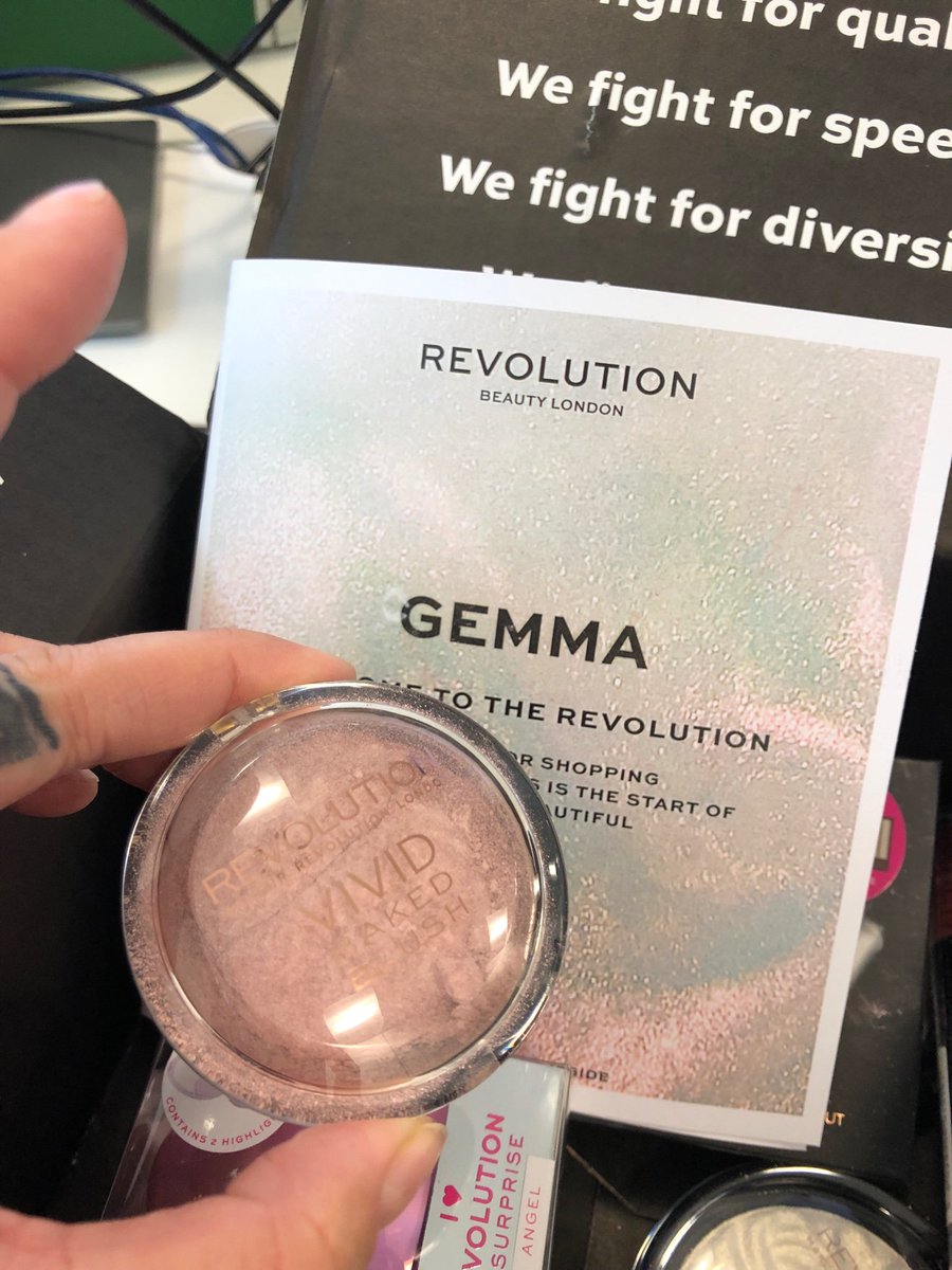 GFP83's tweet photo. @MakeupRevUSA so happy to get my stash of make up today but sad my Baked Blush is cracked ☹️ Is there anything you can do? 
#broken #makeup #revolution #sadtimes https://t.co/fXuIlbS1Gg