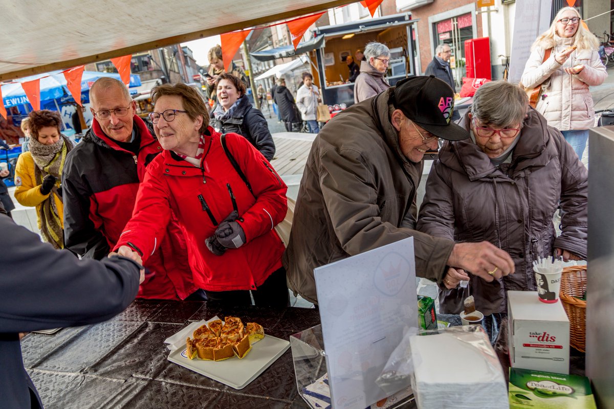 wonenbijJOOST's tweet photo. Wat een leuke dag vandaag! Heel veel #felicitaties van huurders en heel veel leuke reacties! Omdat we dit jaar ons #100jarigjubileum vieren trakteren we dit weekend op appeltaart! Ook morgen zijn de bonnen uit onze #jubileumuitgave nog in te leveren. https://t.co/Pl70HkdgLZ