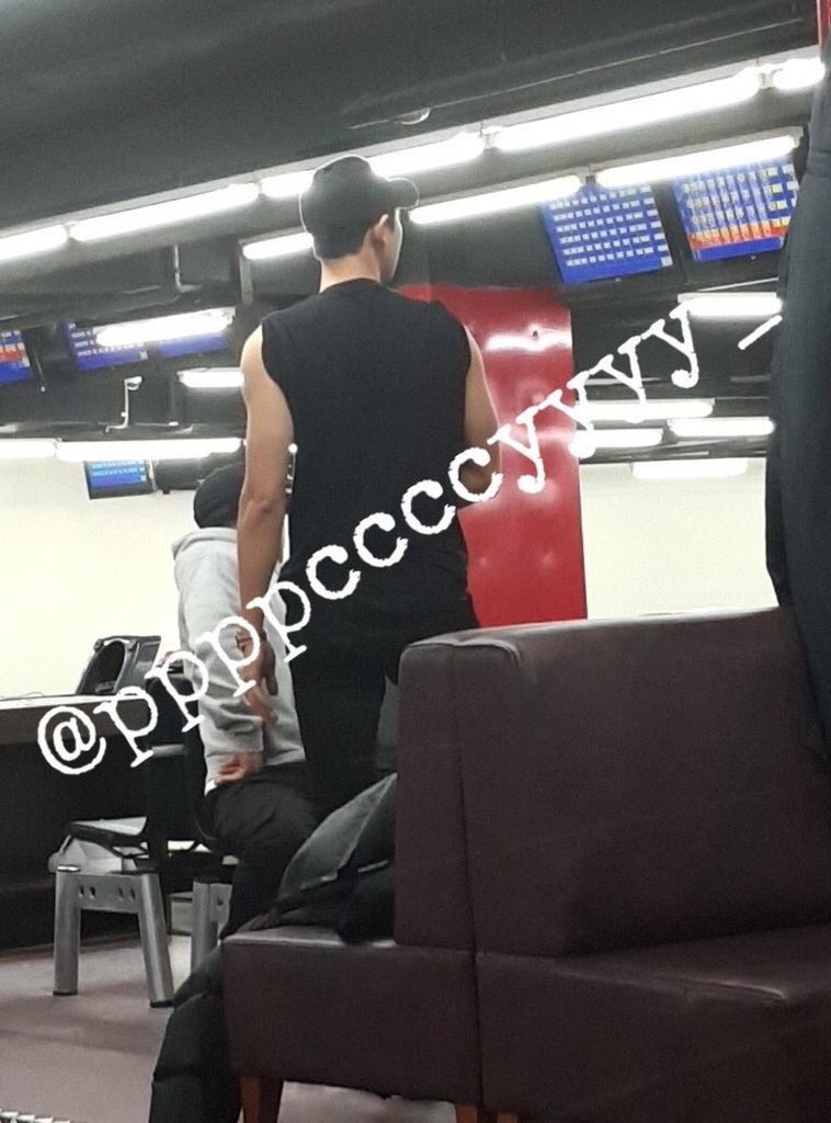 cutienongbaek's tweet photo. โอโหพี่ชานยอลไปเล่นโบวลิ่งแบบหุ่นแส้บมากจริง หล่อสุดในเกาหรี๊ใต้แร้วรึป่ะ 😢😢😢 https://t.co/NEtC5N3F7w