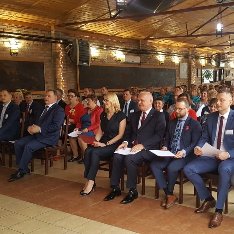 DajczakW's tweet photo. W Wawrowie w #karczmapodlosiem odbył się Kongres Sołtysów. U progu Świąt Wielkiej Nocy złożyłem wszystkim obecnym najlepsze życzenia Wielkanocne. #kongres #gminy #soltys #wawrow #lubuskie https://t.co/j2jw3lrgpw