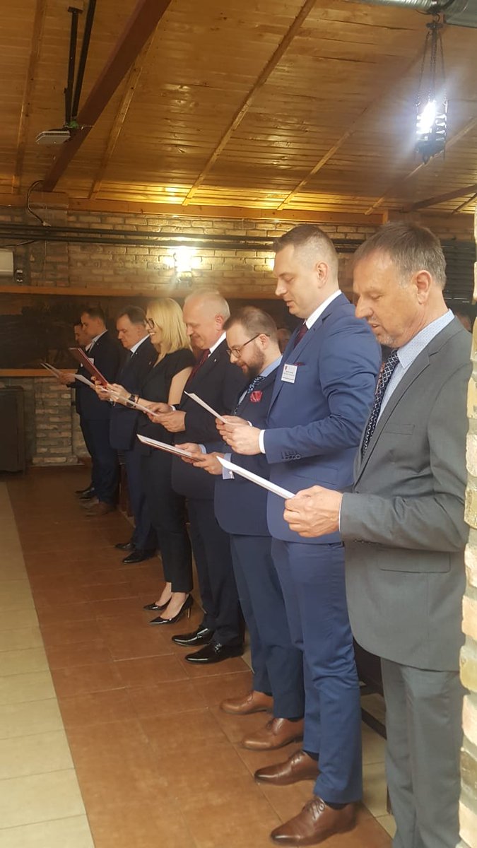 DajczakW's tweet photo. W Wawrowie w #karczmapodlosiem odbył się Kongres Sołtysów. U progu Świąt Wielkiej Nocy złożyłem wszystkim obecnym najlepsze życzenia Wielkanocne. #kongres #gminy #soltys #wawrow #lubuskie https://t.co/j2jw3lrgpw