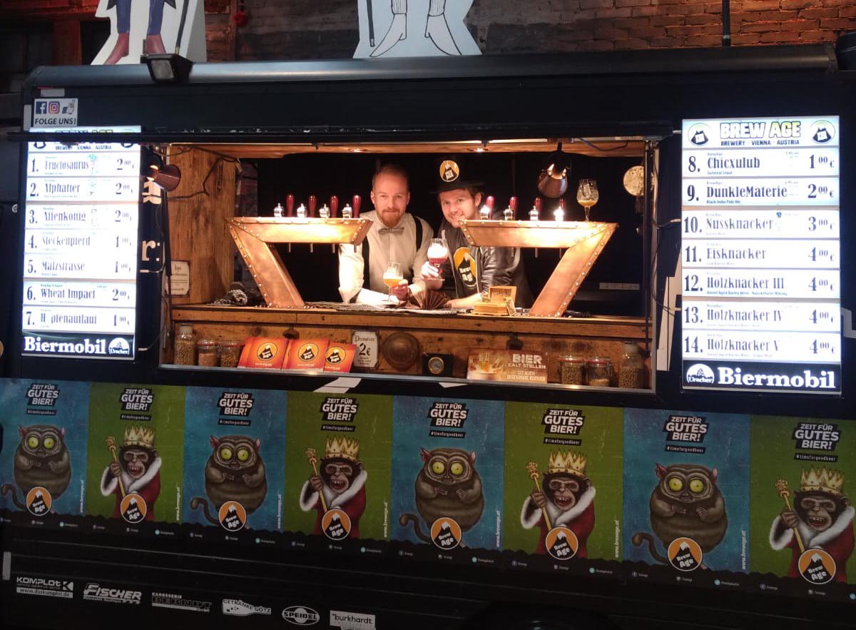 BrewAgeAustria's tweet photo. Cheers vom Stuttgarter Craft Beer Festival! ๐ป๐ป #timeforgoodbeer #stuttgart #craftbeerfestival @kleinbrauhaus https://t.co/UCvTepJVIm