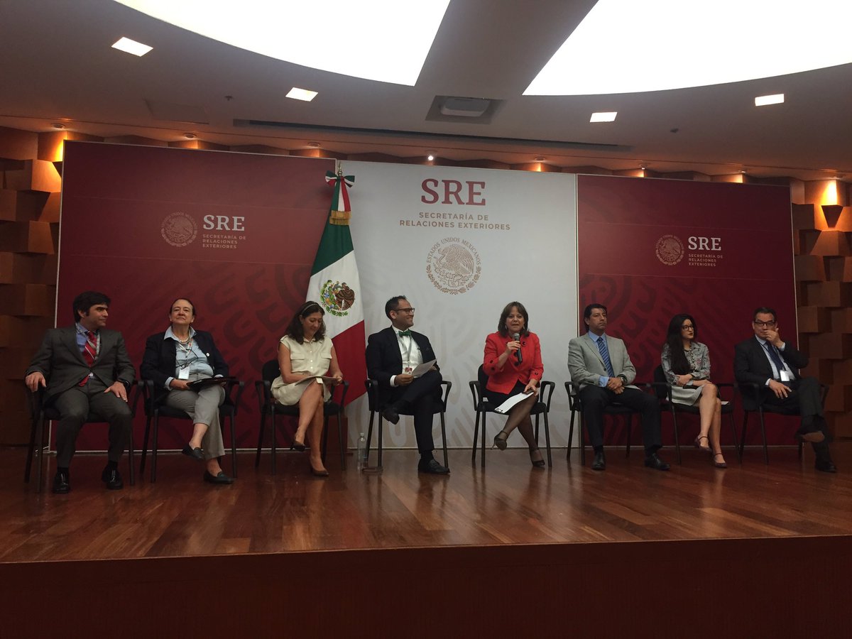 AlexPulidoG's tweet photo. Escuchando el liderazgo de @marthadelgado, Subsecretaria de Asuntos Multilaterales y Derechos Humanos en @SRE_mx; una gran visión global para #México, y un gran equipo @javierjileta @PaulaArizpeV, @CamilaZepedaL, @crisballinas @ejaramillon, @juditharrieta13 y #JoséCastelazo https://t.co/CBvIsEU2Qm