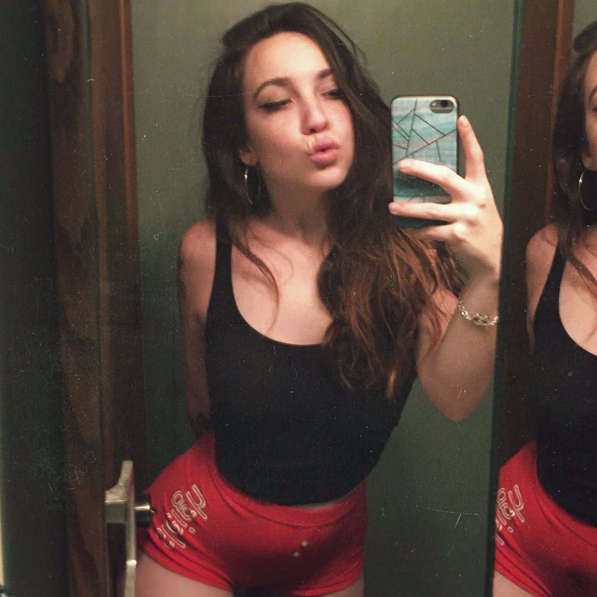 TeaganTFindom's tweet photo. worship this body that you can’t have, #domme #brattydomme #findom #paypigs https://t.co/uhP40G0eO2