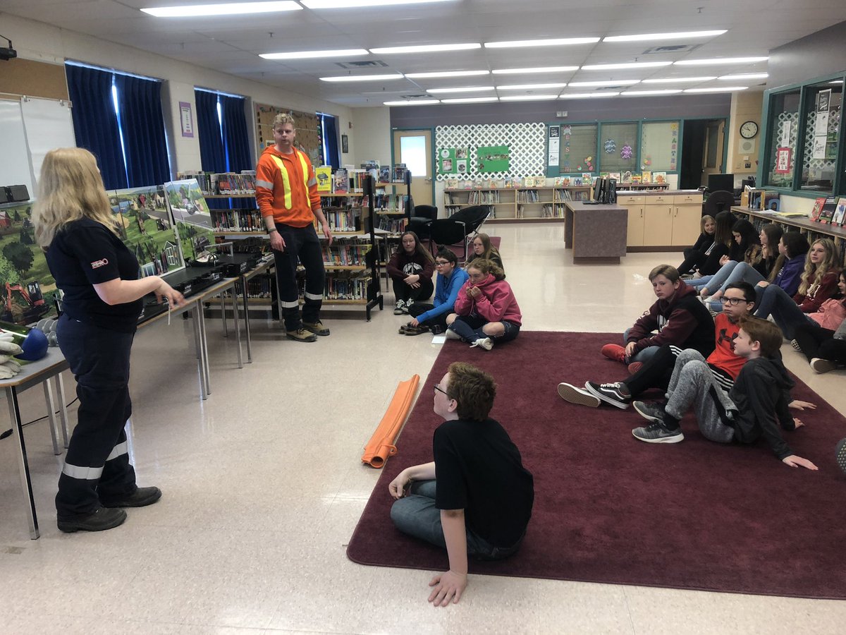 FarrTanya's tweet image. woodville@WoodvilleES Grade 8’s learning about hydro safety and career opportunities. #wolves #wolvesmath