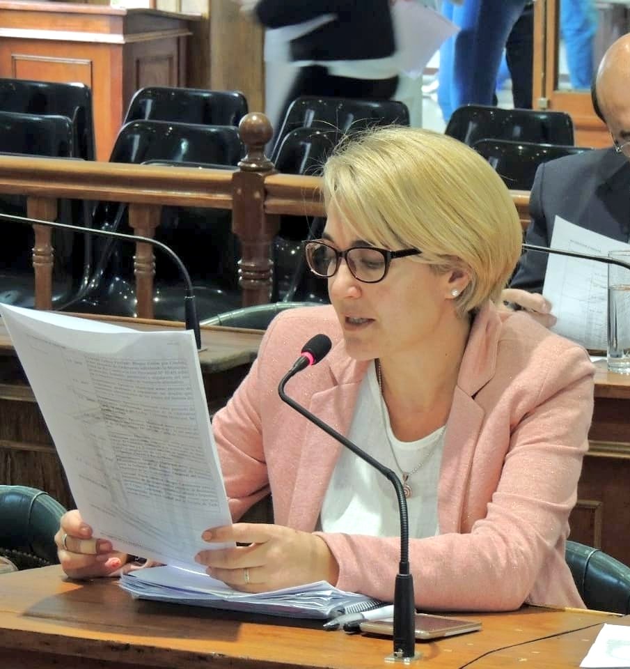 LetiPaulizzi's tweet photo. 🔹Defendemos la noble actividad parlamentaria, entendiendo que la dedicación debe ser absoluta, porque se trata del bienestar de los vecinos👉 gestionar las soluciones para ellos.
🔹Siempre trabajé bajo esa concepción y así va a seguir siendo.
#PresidenciaDeBloque
#BloqueUPC https://t.co/9CYjqgmY02