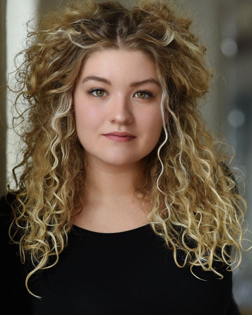 MorwennaPreston's tweet photo. It's @Yasmin_Sarac's turn for a road-trip today as she heads to Wales to see @emmystonelake in #merchedCaerdydd for @TheatrGenCymru. https://t.co/gSgQYoZXUw