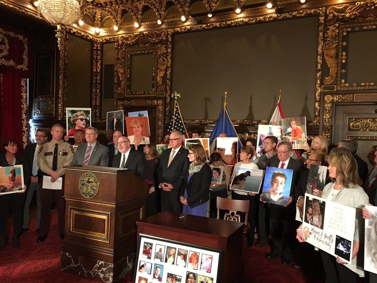 RT <a href="/GovTimWalz/">Governor Tim Walz</a>: Today I am proud to sign the bipartisan “hands-free” bill that bans the use of hand-held cell phones while driving. #mngov #mnleg 

🎥: facebook.com/GovTimWalz/vid…