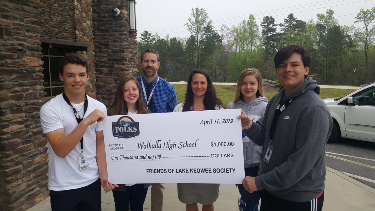 WalhallaHighSIC's tweet photo. The Friends of Lake Keowee (FOLKS) presented WHS’ Environmental Science team and students with $1000 check to purchase a water quality testing kit to monitor the health of the water in Williams Creek on WHS’s property. Thank you for this generous gift!! 💜🐗 @WalhallaHS https://t.co/hC1jNVVzMS