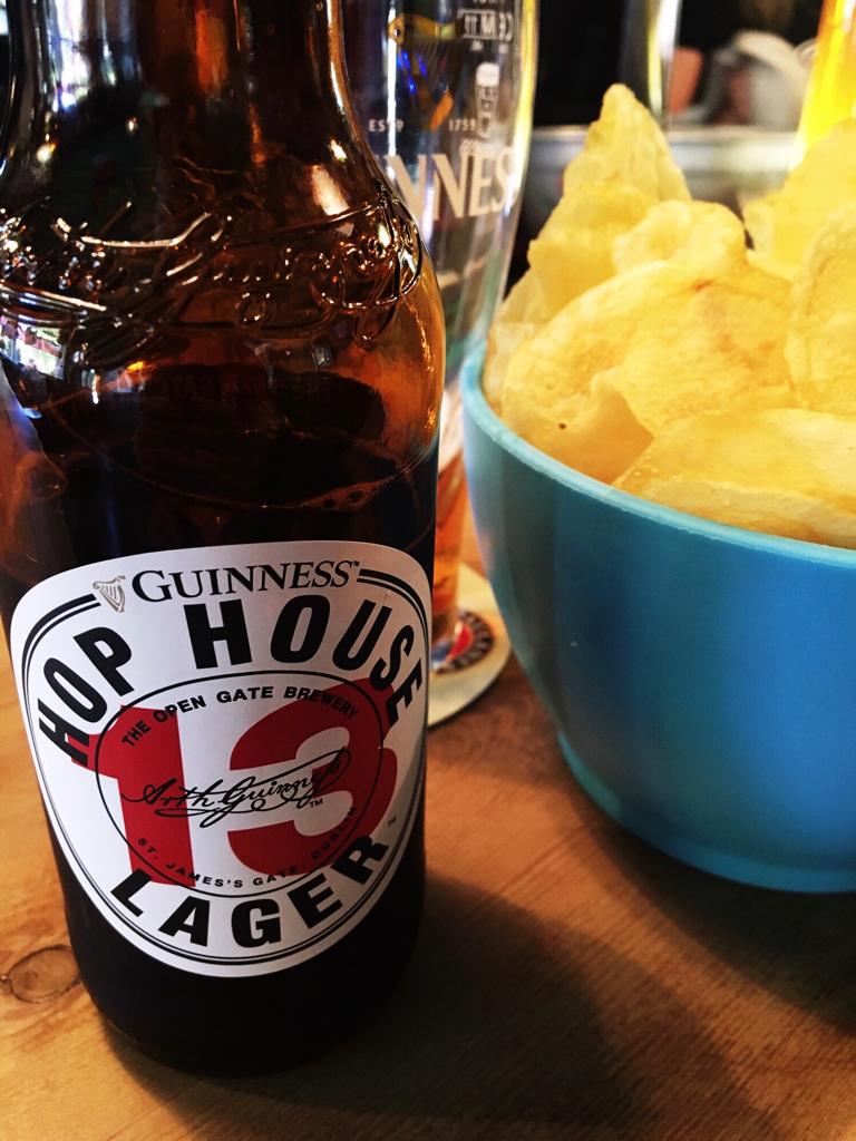 IsiPC78's tweet photo. Empieza el fin de semana. Y sorpresa!!! Cerveza nueva en @tramoreirishtav  @Guinness_Spain  #afterwork con @Ro_Ne_Bu https://t.co/NwIhY9Jyew