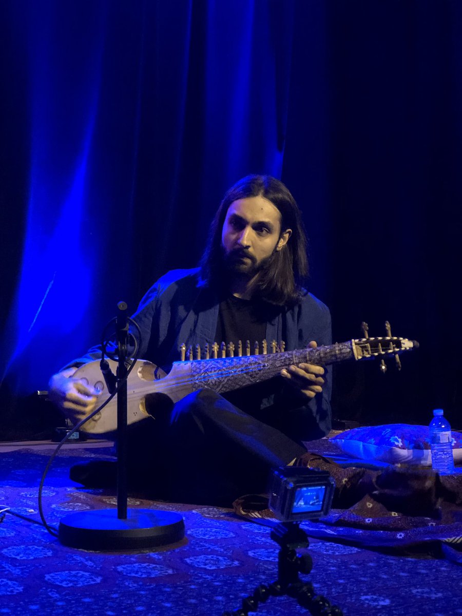 smallworldnotes's tweet image. Incredible performance for a full house  @YoungplaceTO last night! @Q_Essar &amp;amp; @talawallah had great chemistry. Thanks to Pratishtha Kohli &amp;amp; The Tawoos Initiative for stretching the seating area with beautiful rugs &amp;amp; pillows #AsianMusicSeries #qaisessar #smallworldmusiccentre