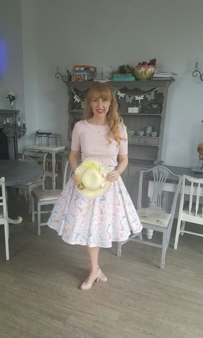 A lovely afternoon at Mellifont Abbey in #wookey 
Such welcoming staff &amp; residents, even Jess the cat stayed for the concert 🐾
#springdays #EasterBonnet