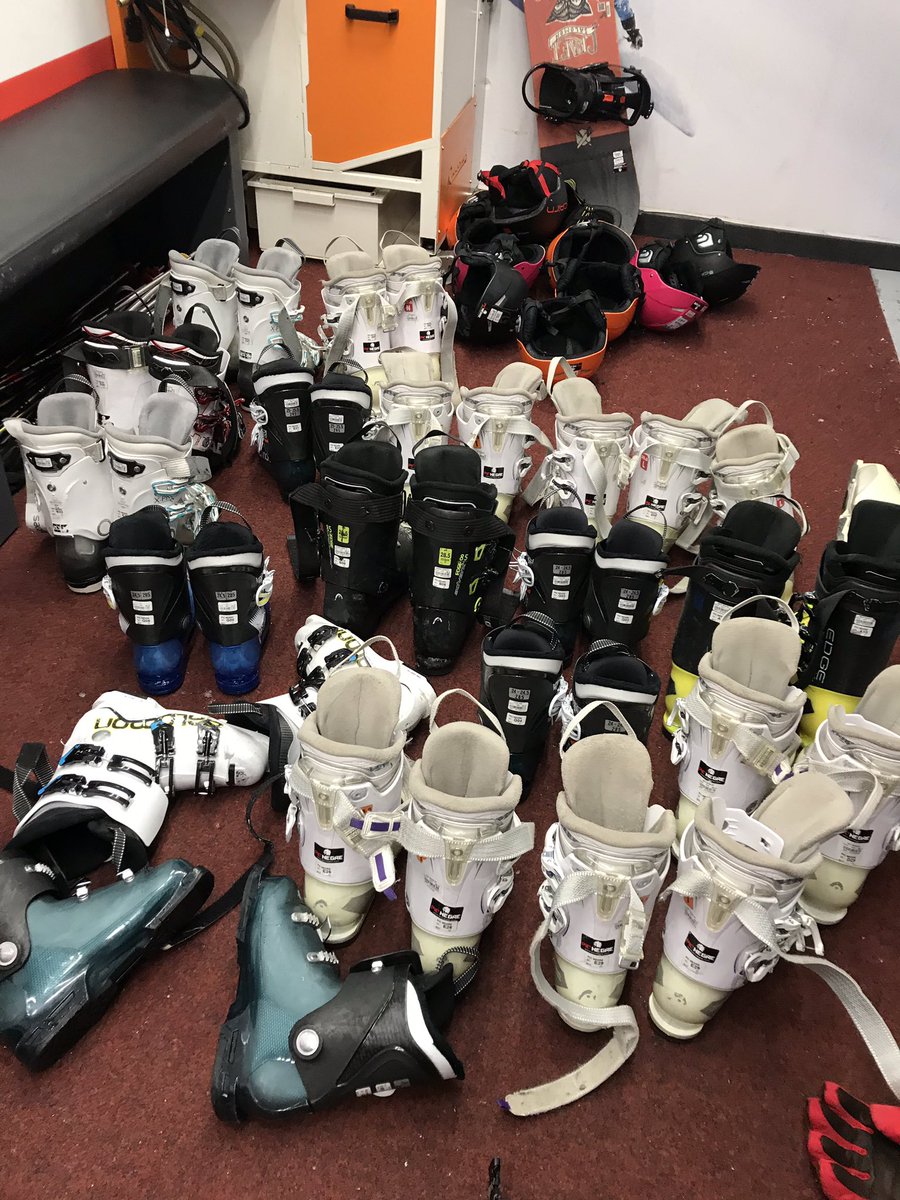 rh7pshee's tweet photo. An amazing last day of skiing #courage #5daysofawesome #rapidprogress #goodbyeskiboots @rh7trips @radnorsevenoaks https://t.co/awdZe6g4Zt
