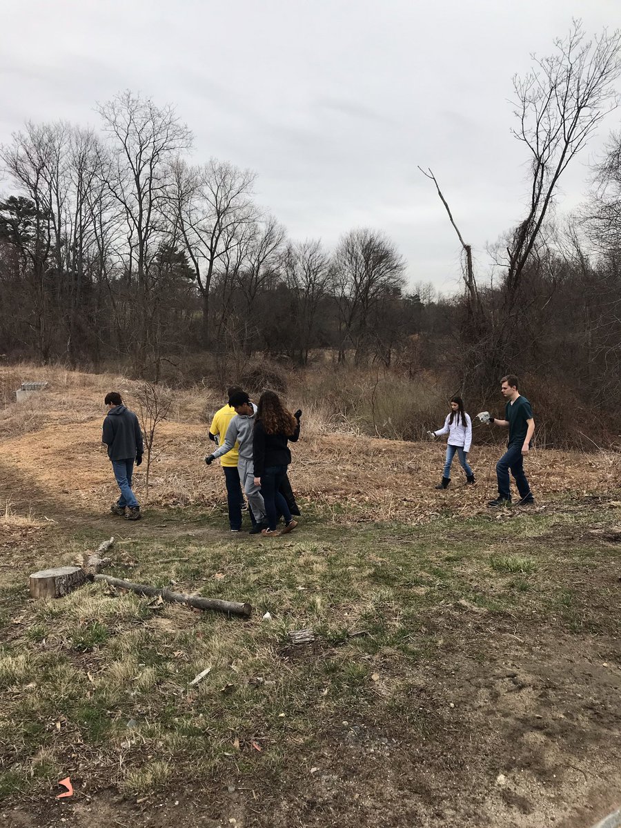 HawksWellness's tweet photo. Senior wellness classes jumping in on the #HawksKindnessWeek by walking the campus and picking up trash and debris from the winter! https://t.co/FYe6sTWWZe